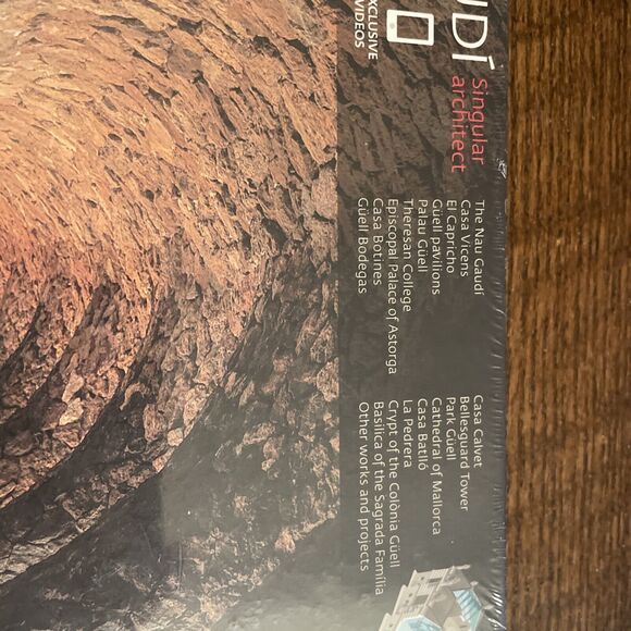 Antoni Gaudí, Singular Architect by Liz, Vivas & Pla, Hardcover Book 2022 Modern - Picture 6 of 7